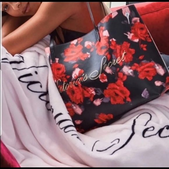 New VS Floral Tote & Blanket set (FINAL PRICE) - Picture 7 of 11
